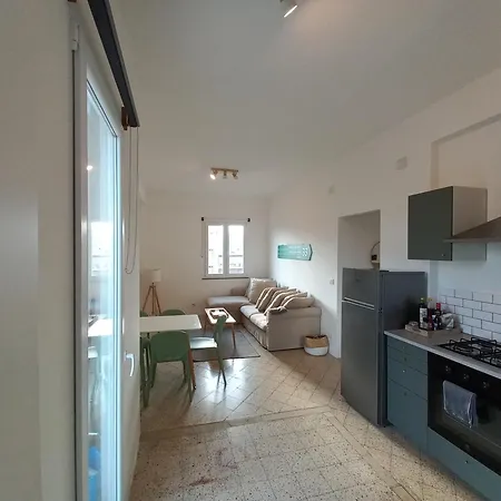 Spacious With Mountain Panorama Apartman