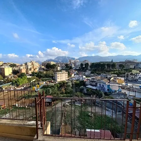 Spacious With Mountain Panorama Apartman *