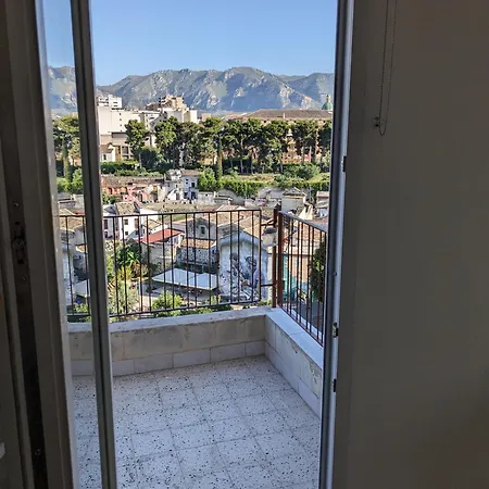 Spacious With Mountain Panorama Palermo